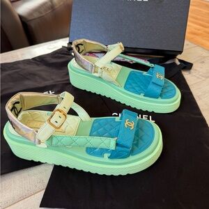 SOLD ✨ Chanel ✨ Interlocking CC Logo ✨